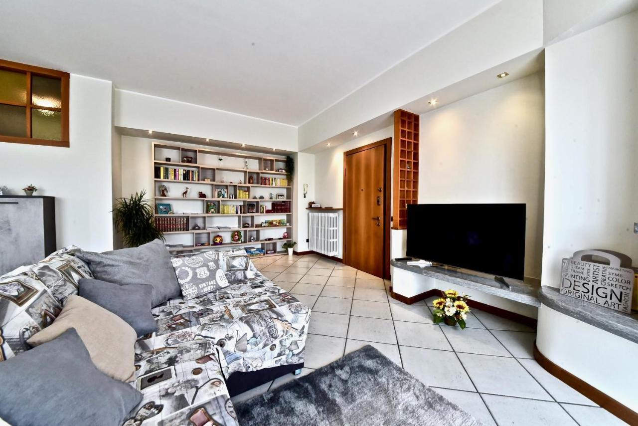 Modern Apartment Halfway Between Milan And Como Cogliate Luaran gambar