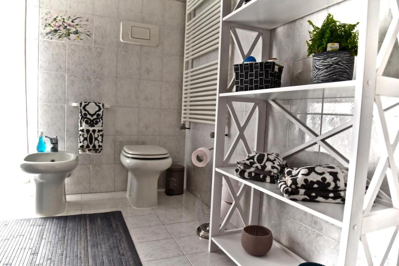 Modern Apartment Halfway Between Milan And Como Cogliate Luaran gambar