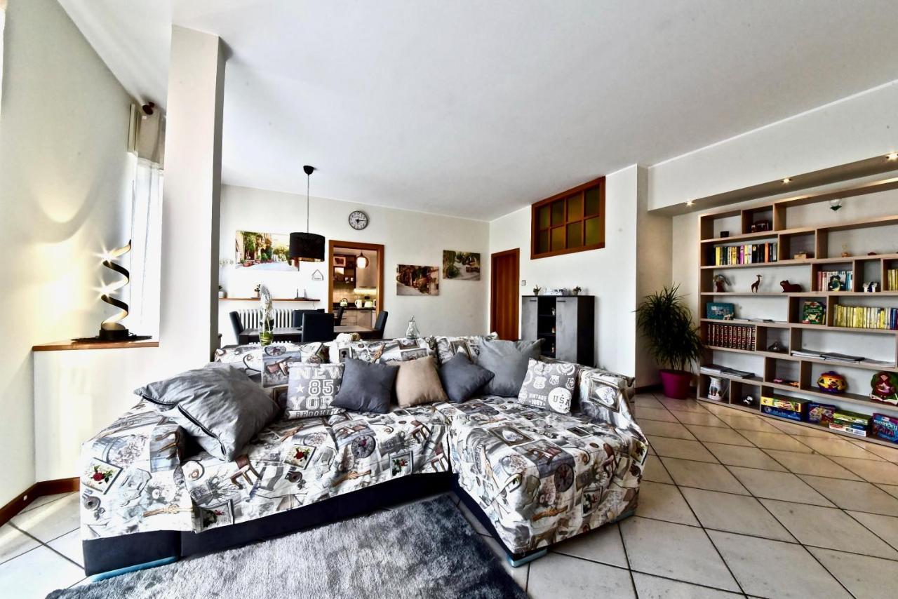 Modern Apartment Halfway Between Milan And Como Cogliate Luaran gambar
